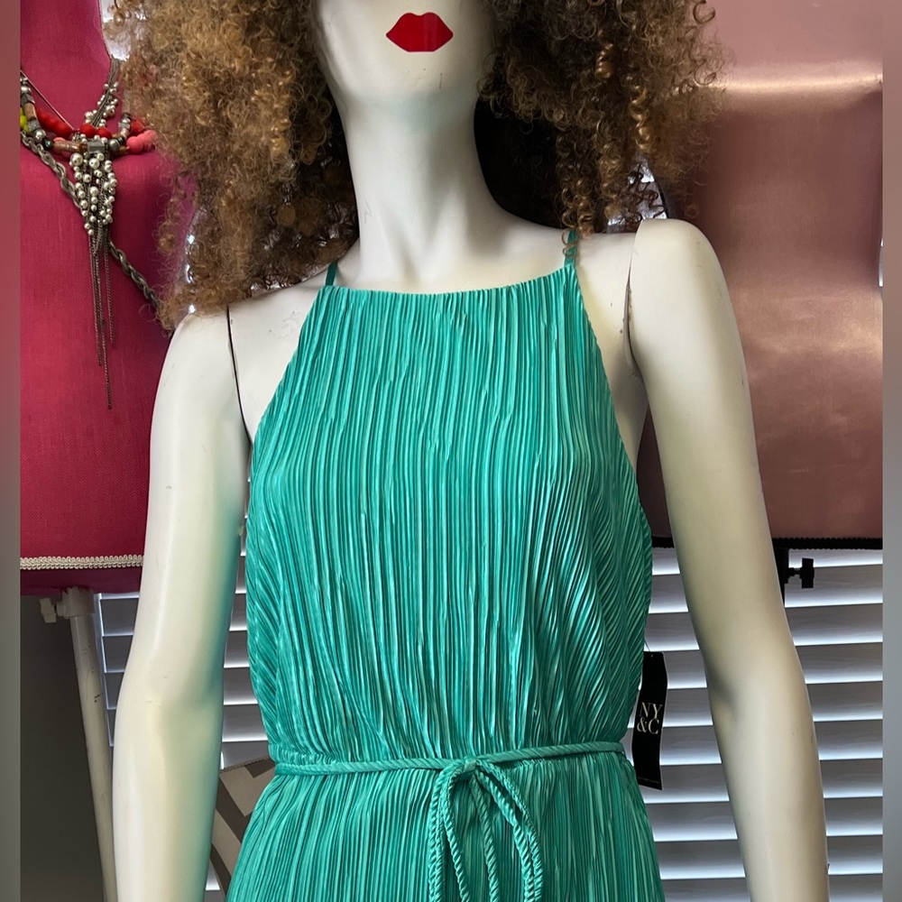 Dress - Picture 2 of 4